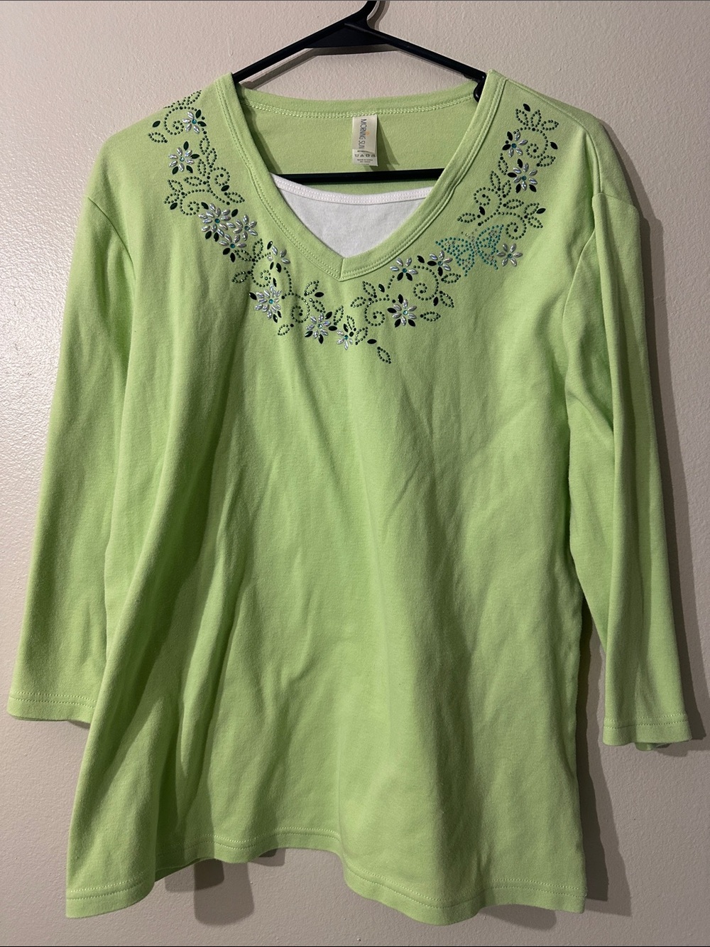 Morning sun boho Women’s Light Green Embellished V-Neck Top Sz L